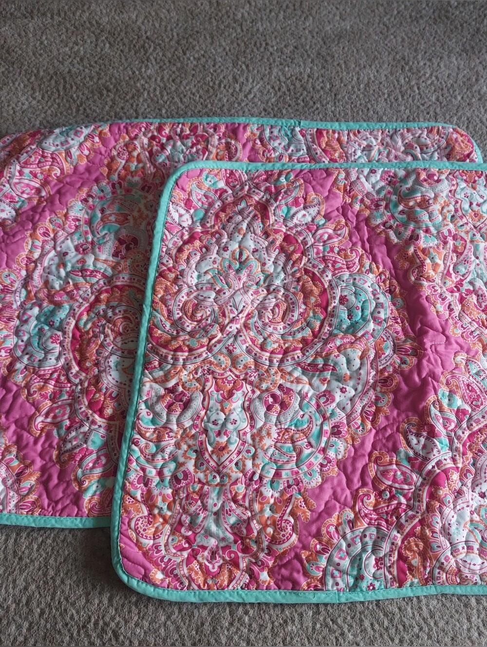 Pink Paisley Quilted Bed Throw with Aqua Trim Size: FULL
